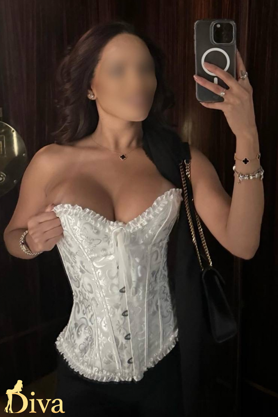 brunette-south-kensington-gloucester-road-earls-court-sloane-square-santiaga-r17315172769338-0002.jpeg