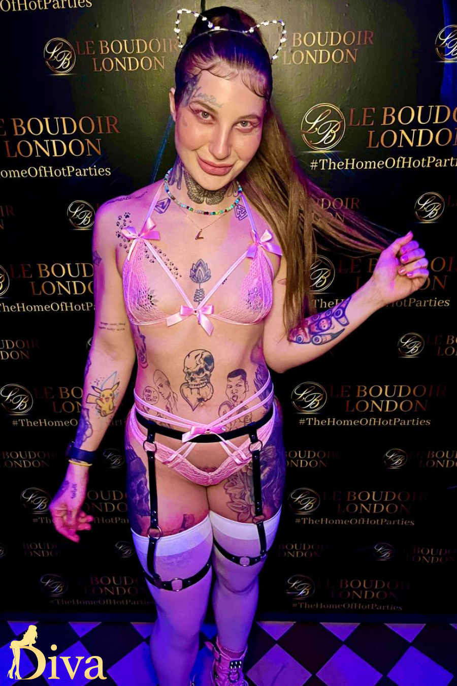 brunette-bizarre-r16972828574688-0002.jpg