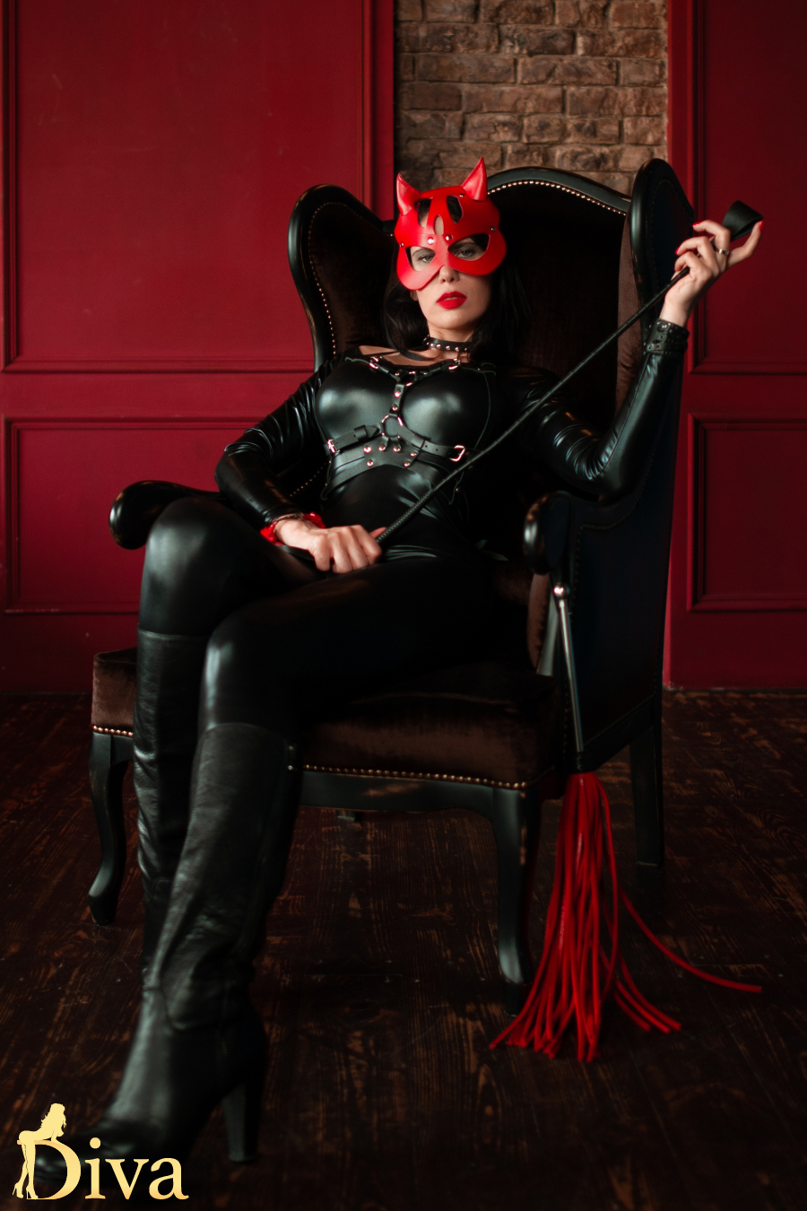 brunette-st-jamess-park-mistress-dominella-r16973472520304-0026.jpg