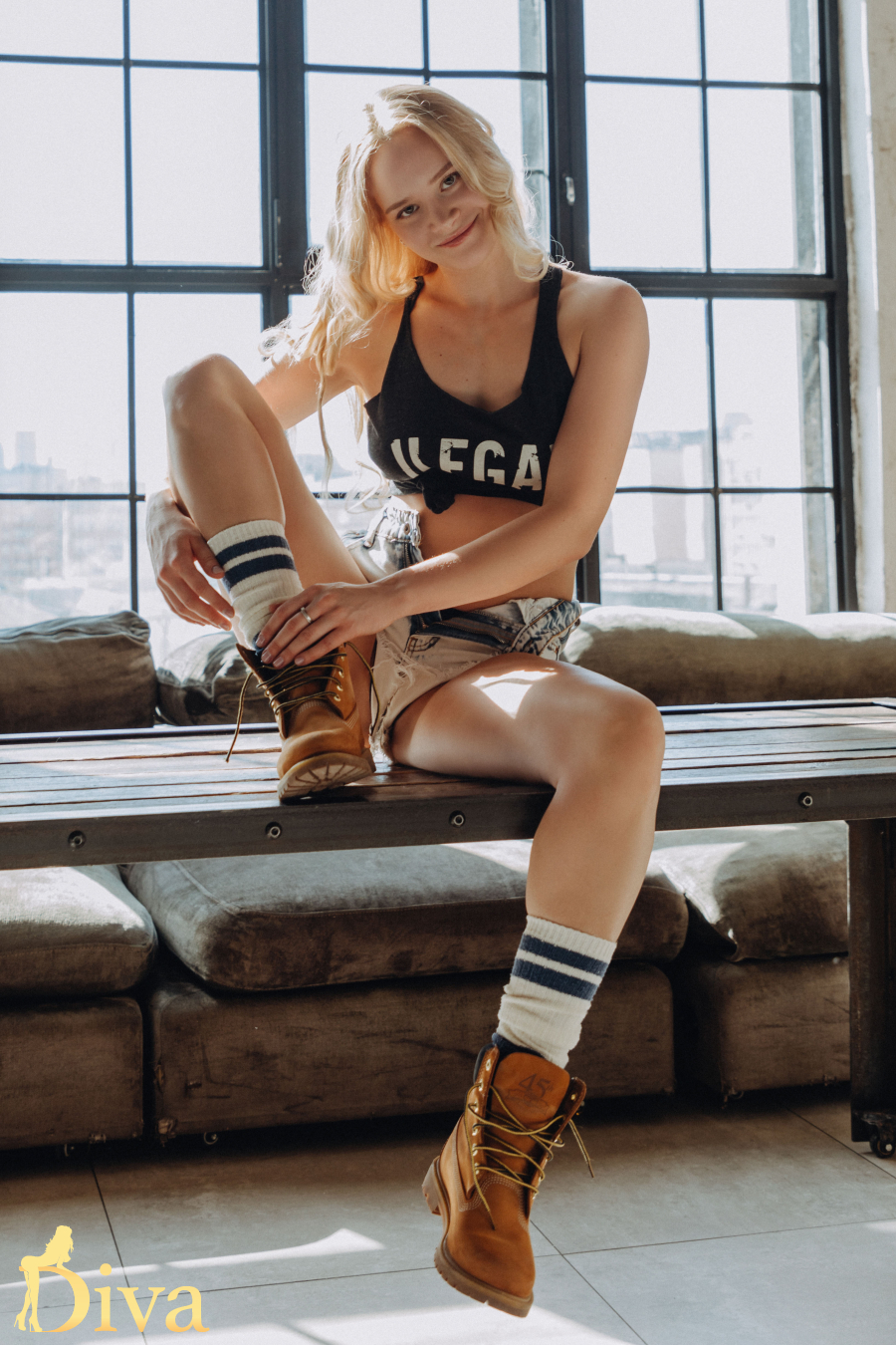 blonde-zo-r16973534228631-0003.jpg