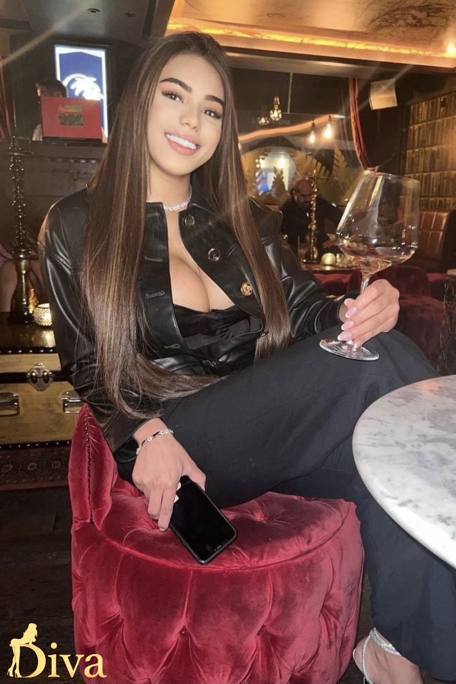 brunette-randama-r16972812290808-0002.jpeg