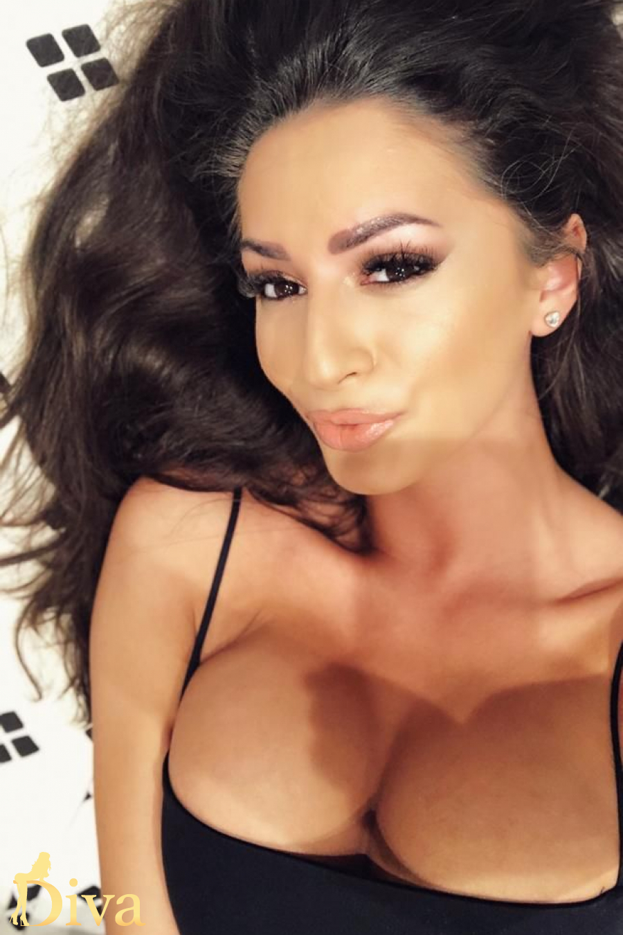 brunette-knightsbridge-sloane-square-south-kensington-sia-r16973847948077-0002.jpg