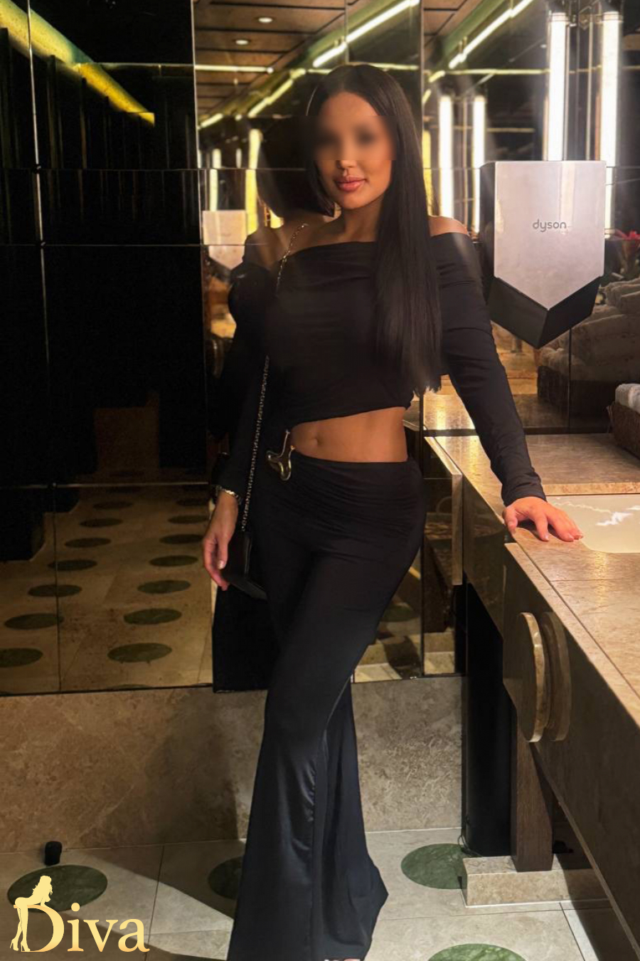 brunette-goodge-street-euston-square-warren-street-flokita-r17711586513214-0003.jpg