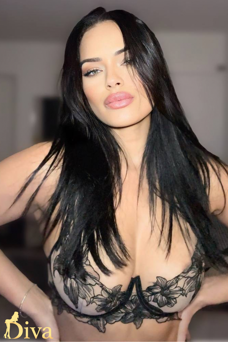 brunette-notting-hill-gate-holland-park-queensway-bayswater-spesa-r17295385577504-0001.jpeg