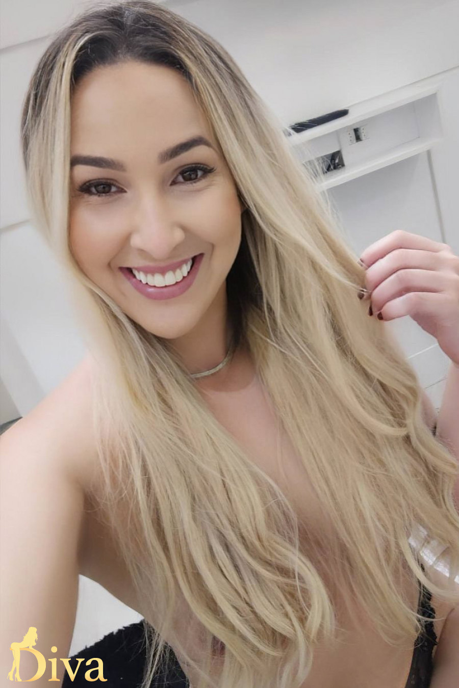 blonde-oxford-circus-tottenham-court-road-leicester-square-bond-street-desight-r17134632599447-0001.jpg