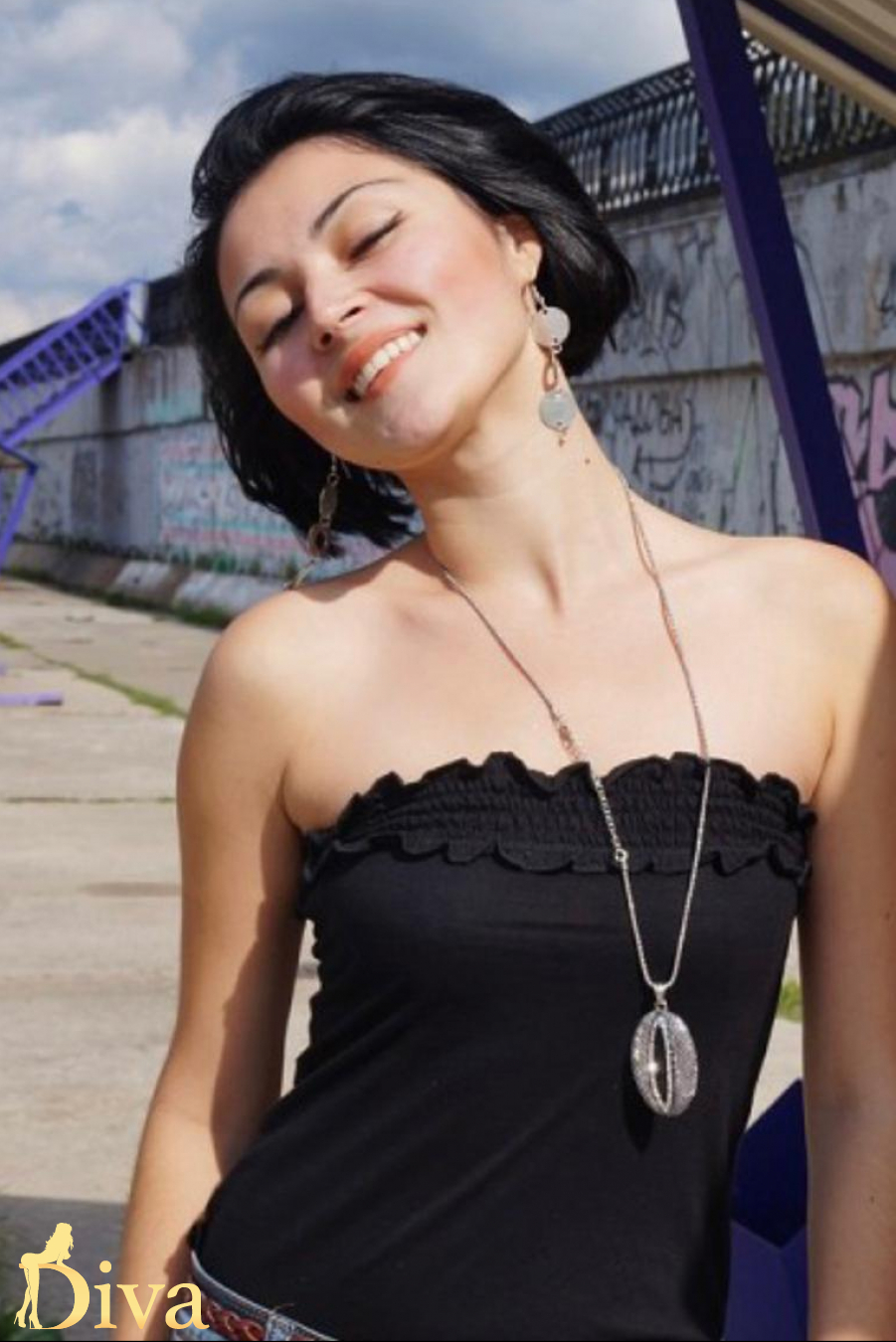 brunette-gloucester-road-earls-court-high-street-kensington-edna-r16974142376251-0000.jpg