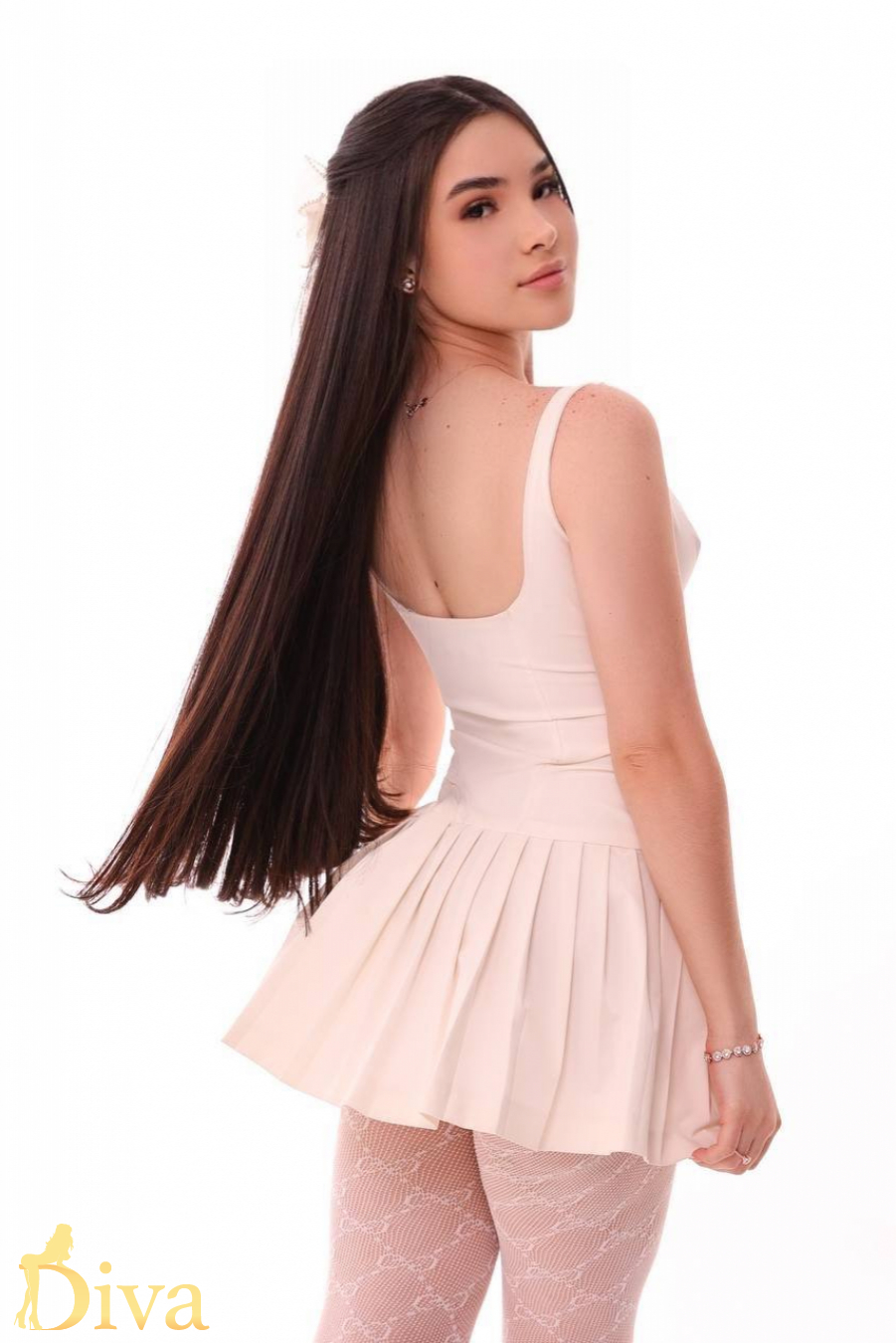 brunette-earls-court-west-brompton-west-kensington-nanny-r17759111426394-0001.jpg