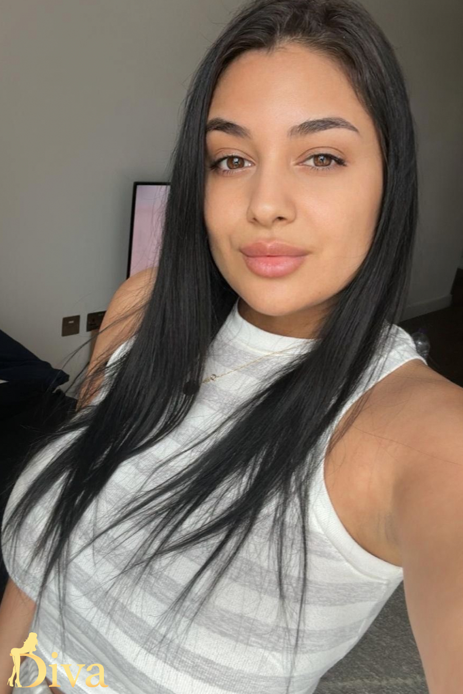 brunette-earls-court-west-brompton-gloucester-road-west-kensington-migdalia-r17783375724094-0001.jpeg