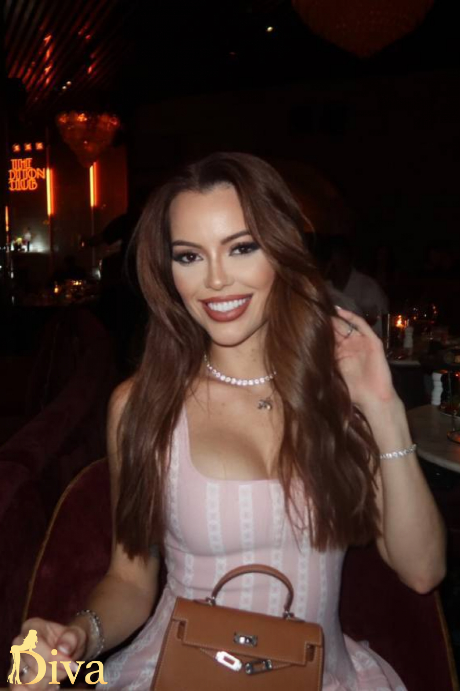 redhead-notting-hill-gate-maricia-r17697126814673-0002.jpg