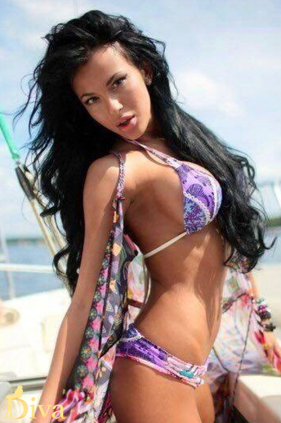 brunette-knightsbridge-hyde-park-corner-sloane-square-victoria-roksana-r16974997073306-0002.jpg