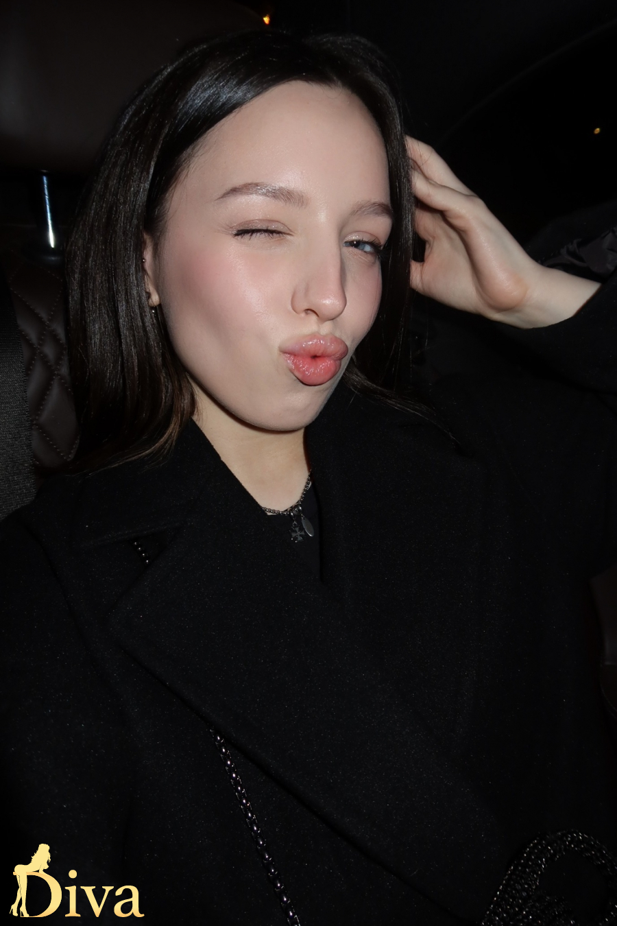 brunette-earls-court-ogneslava-r17755650050818-0001.jpg