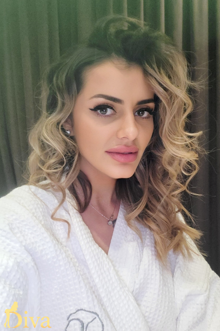 blonde-earls-court-gloucester-road-south-kensington-west-brompton-sidney-r16973233698016-0003.jpeg