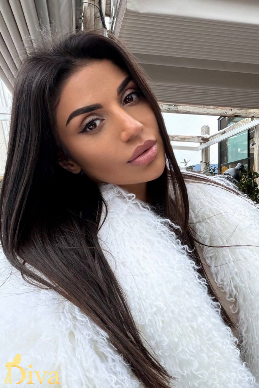 brunette-marble-arch-green-park-bond-street-chocolate-r17740856110136-0002.jpeg
