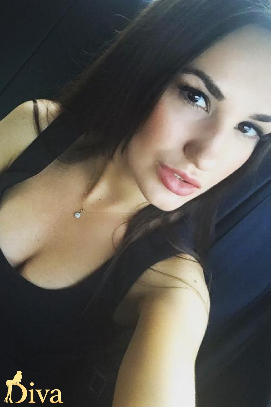 brunette-bellissima-r16973375833817-0003.jpg