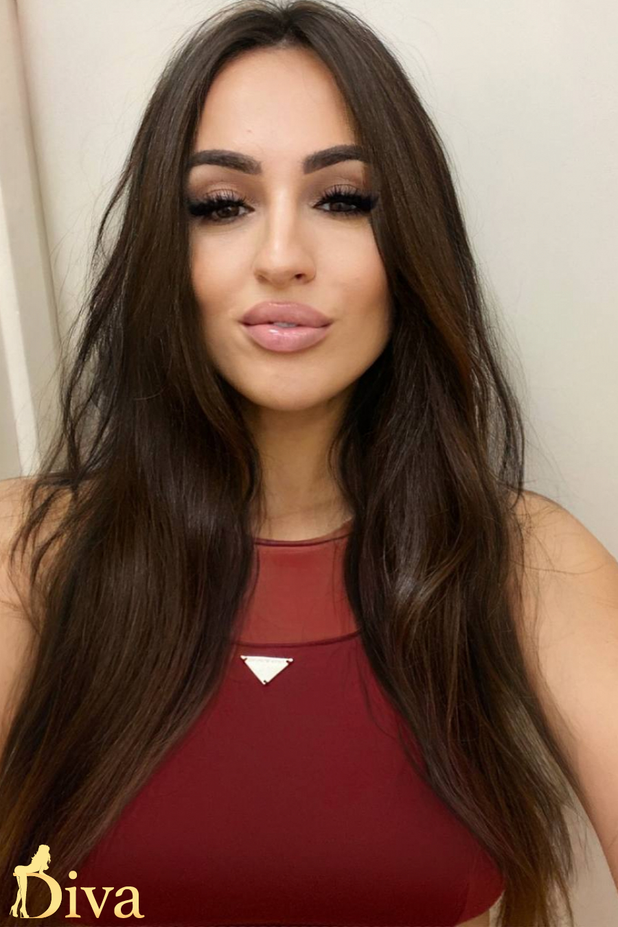 brunette-victoria-sloane-square-knightsbridge-st-jamess-park-hyde-park-corner-muza-r16974555332206-0001.jpg