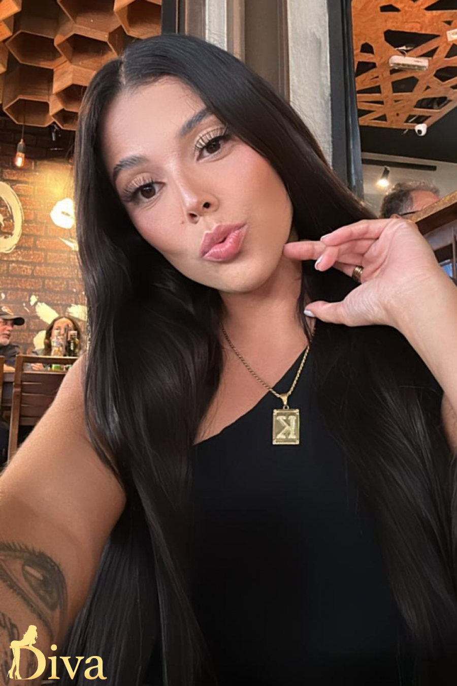 brunette-west-kensington-barons-court-west-brompton-earls-court-nerisa-r17537012695821-0001.jpeg