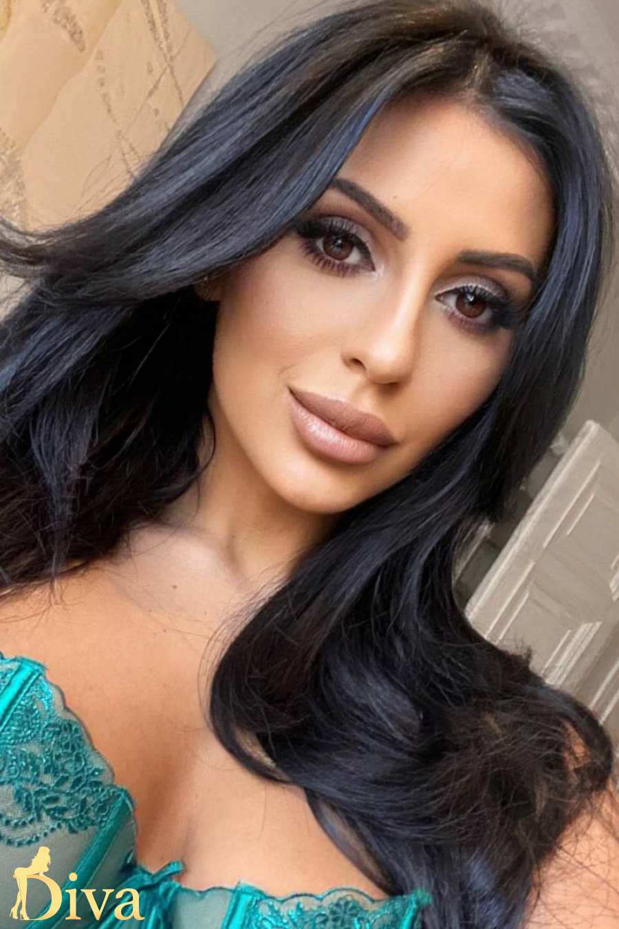 brunette-gloucester-road-south-kensington-earls-court-jackline-r17437878097998-0001.jpg