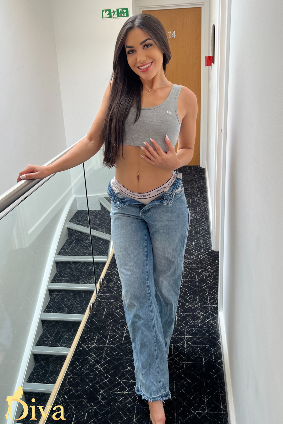 brunette-farringdon-barbican-chancery-lane-once-r17216437652700-0002.jpeg