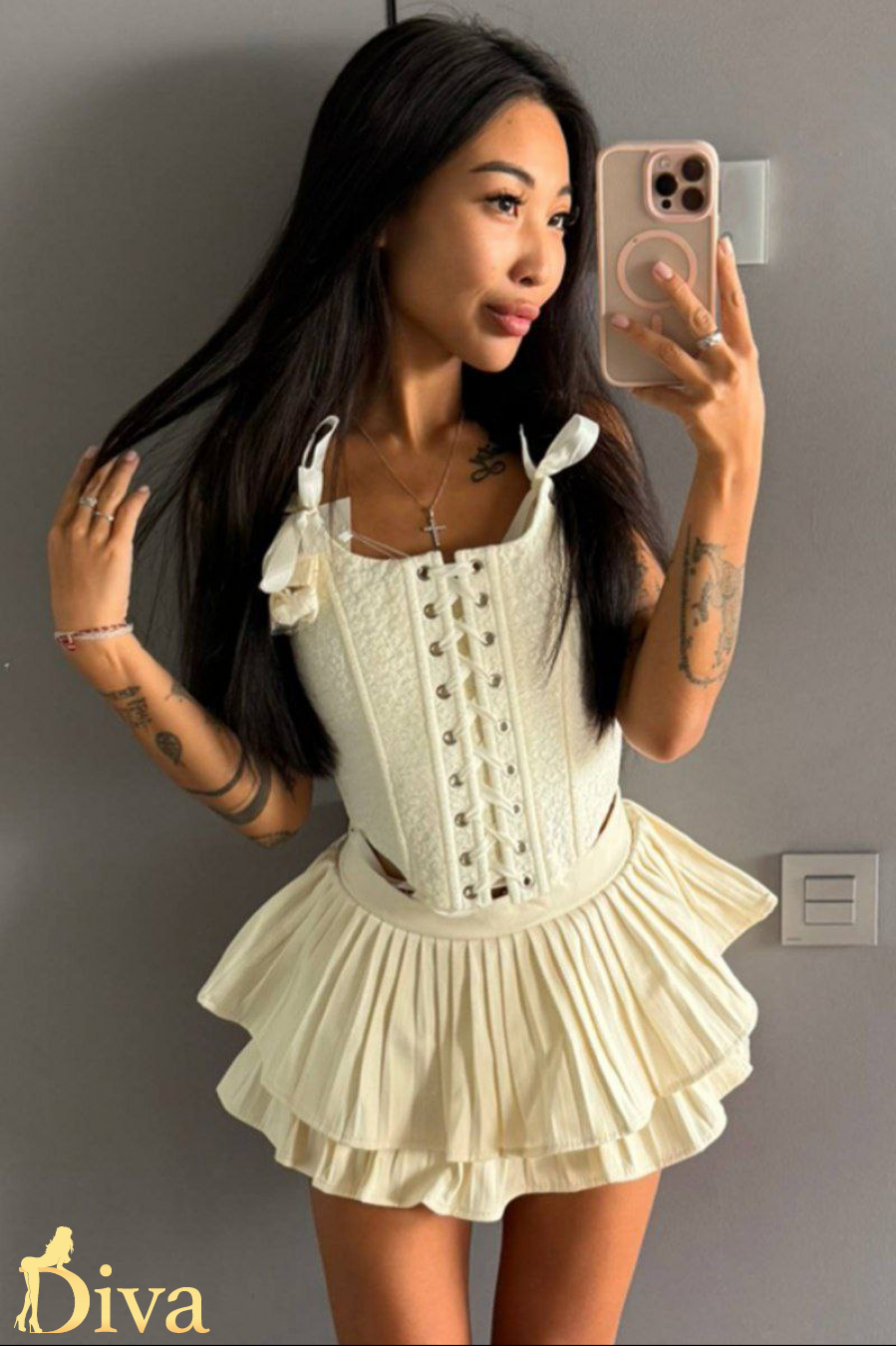 brunette-knightsbridge-moonsan-r17577649465921-0002.jpg