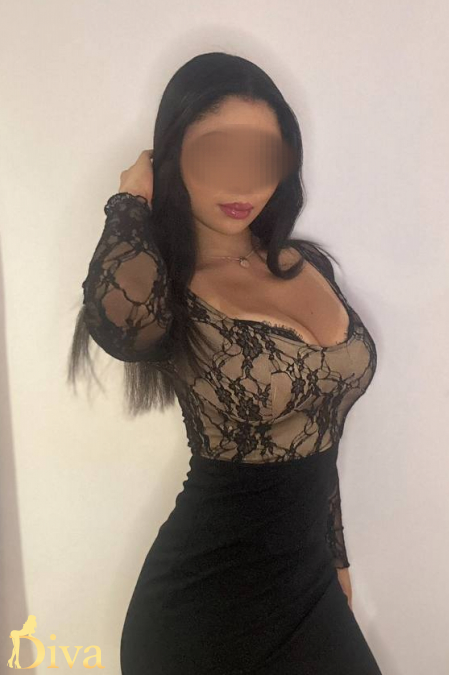brunette-euston-kings-cross-st-pancras-euston-square-dinyah-r17798214928453-0002.jpg