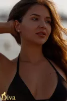 brunette-dubai-aziza-r16974562385578-0002.jpg