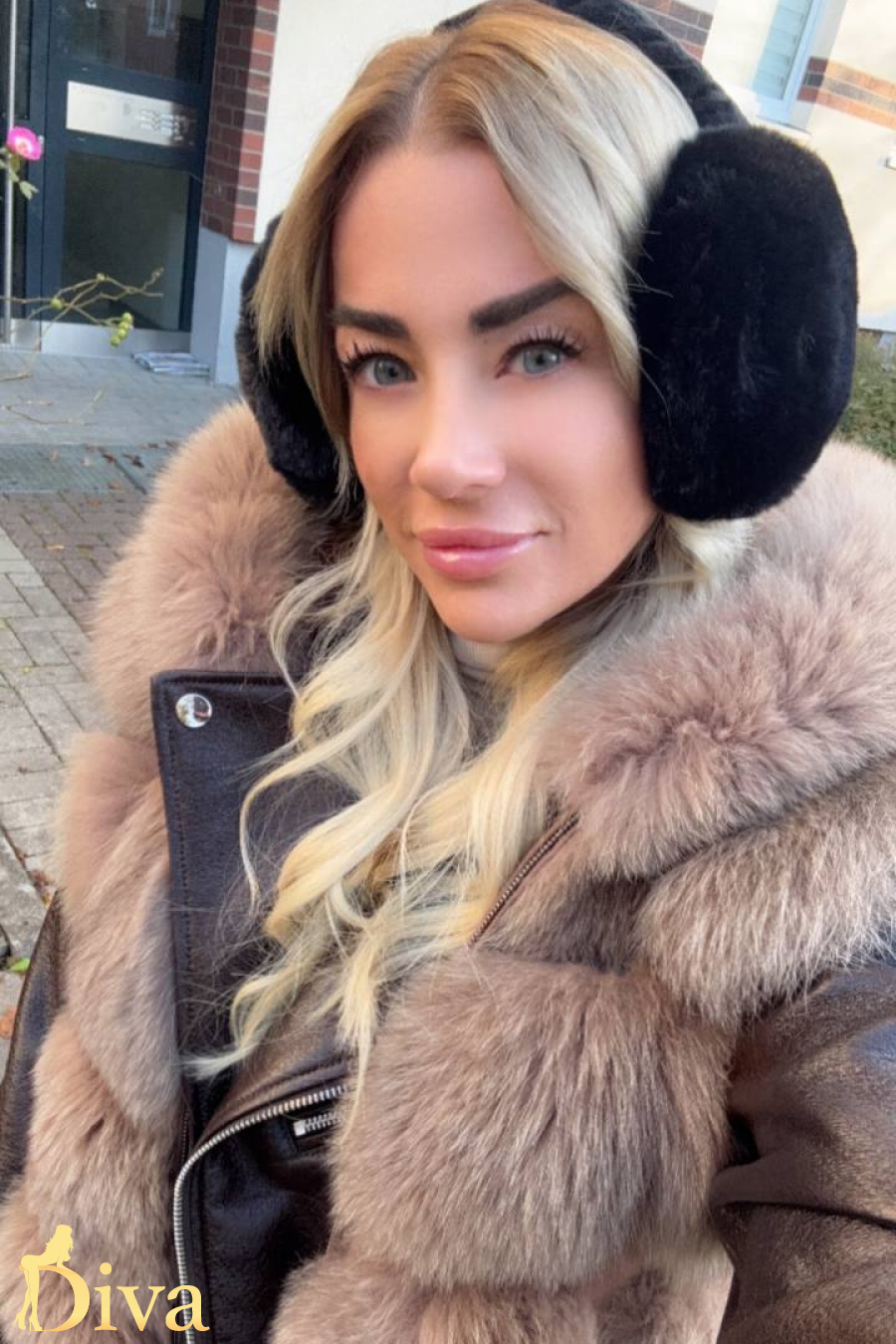 blonde-notting-hill-gate-queensway-bayswater-cinderella-r17313379388594-0001.jpg
