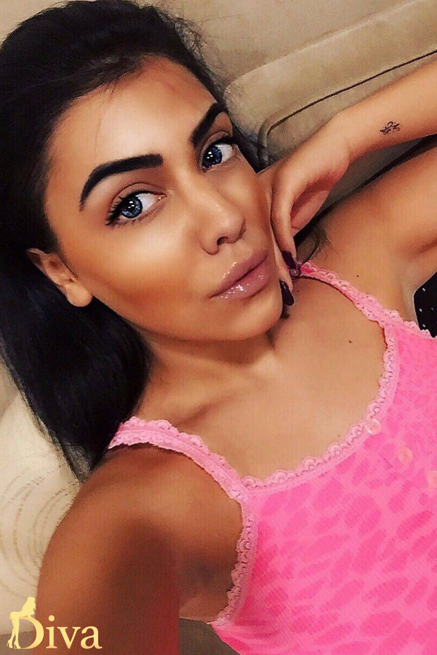 brunette-bayswater-queensway-notting-hill-gate-paddington-r16975443863349-0074.jpg