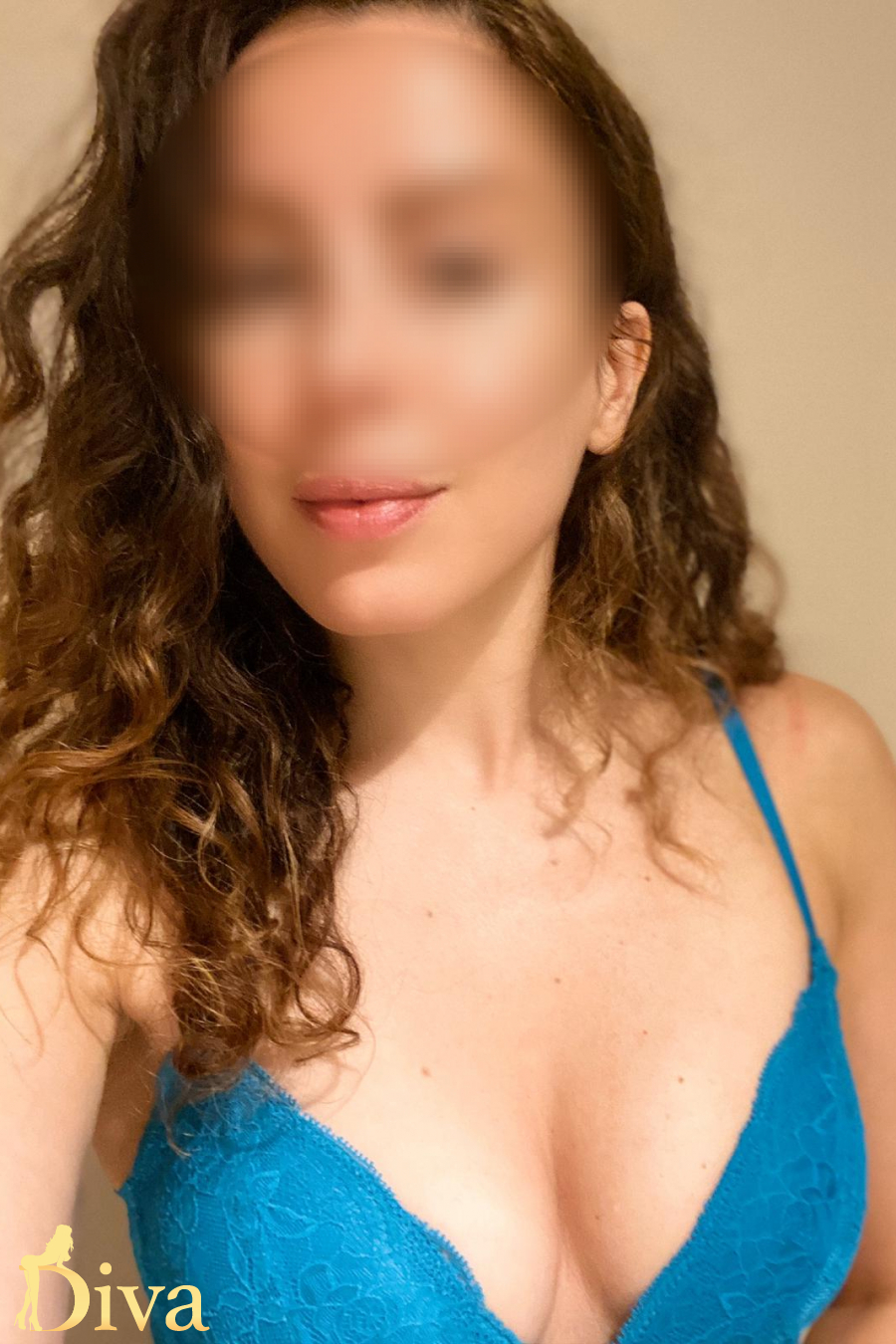 brunette-great-portland-street-regents-park-warren-street-martha-r16973463544730-0004.jpg