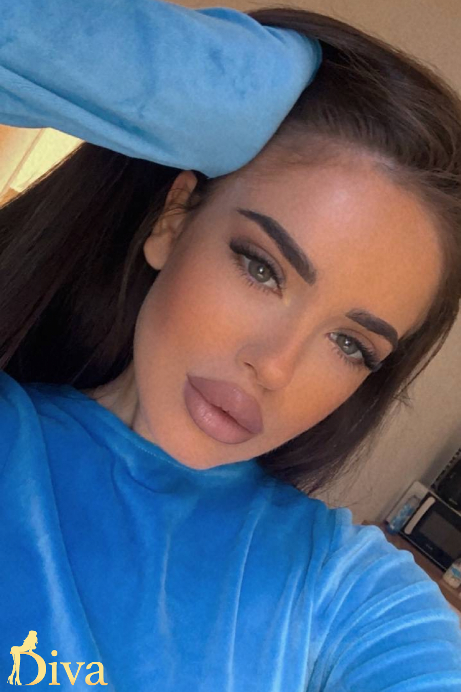 brunette-lovelyn-r16973003437378-0001.jpeg