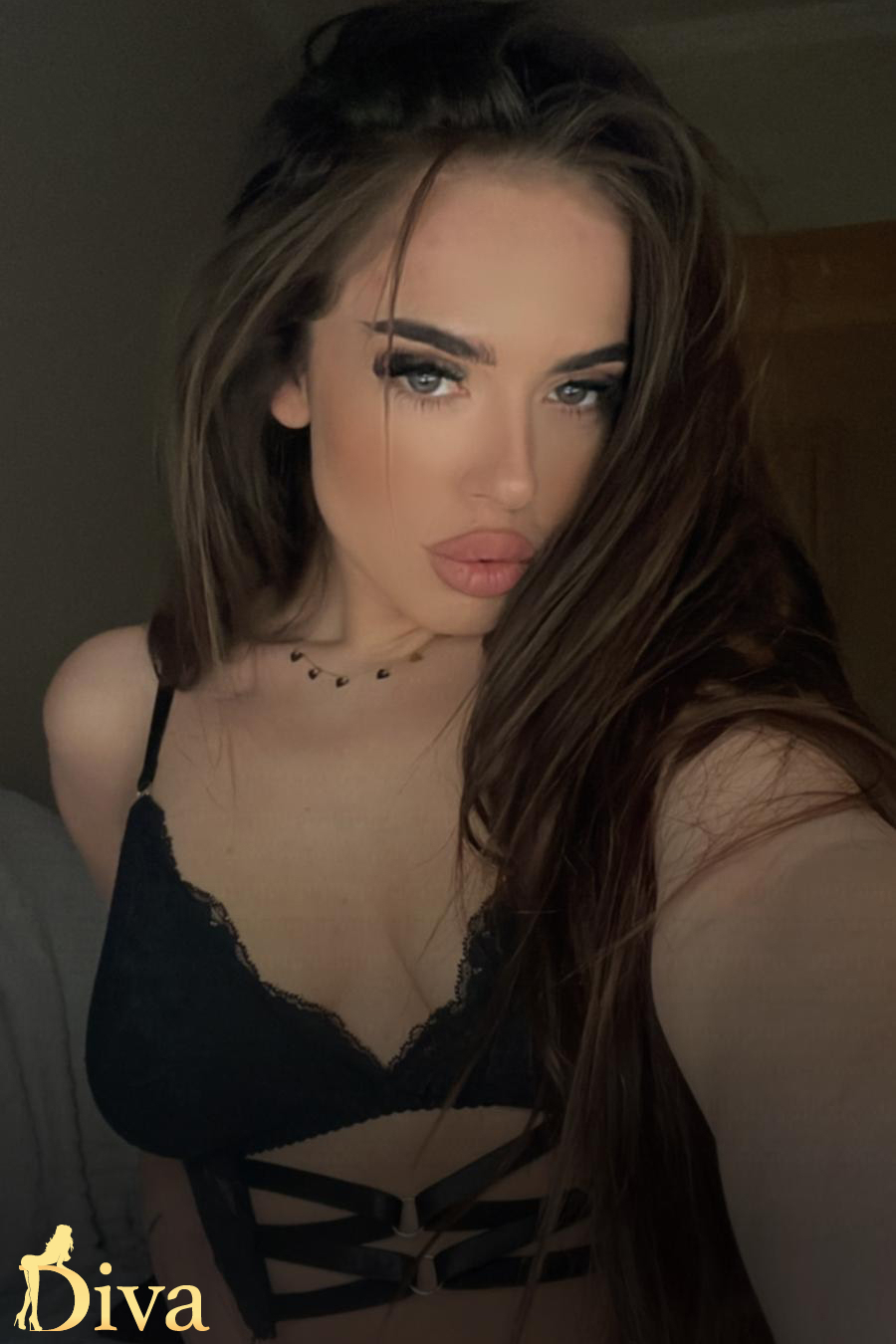 brunette-earls-court-west-kensington-gloucester-road-high-street-kensington-mandy-r16972249535985-0001.jpeg