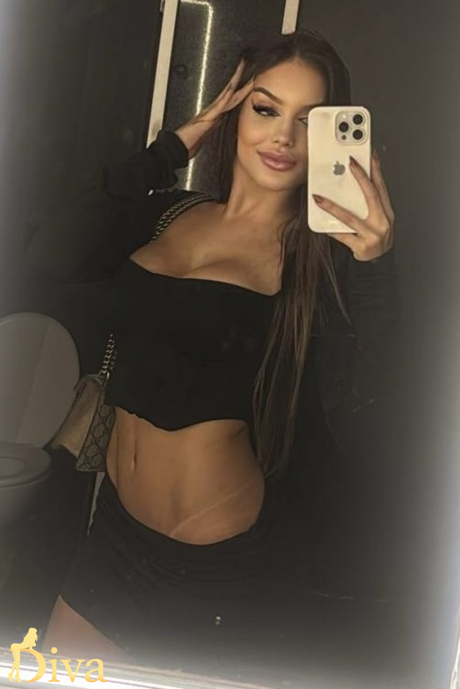 brunette-earls-court-west-kensington-gloucester-road-kensington-olympia-daphna-r17305504544499-0002.jpeg