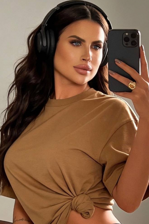brunette-marble-arch-edgware-road-bond-street-rose-r17700621734379-0002.jpeg