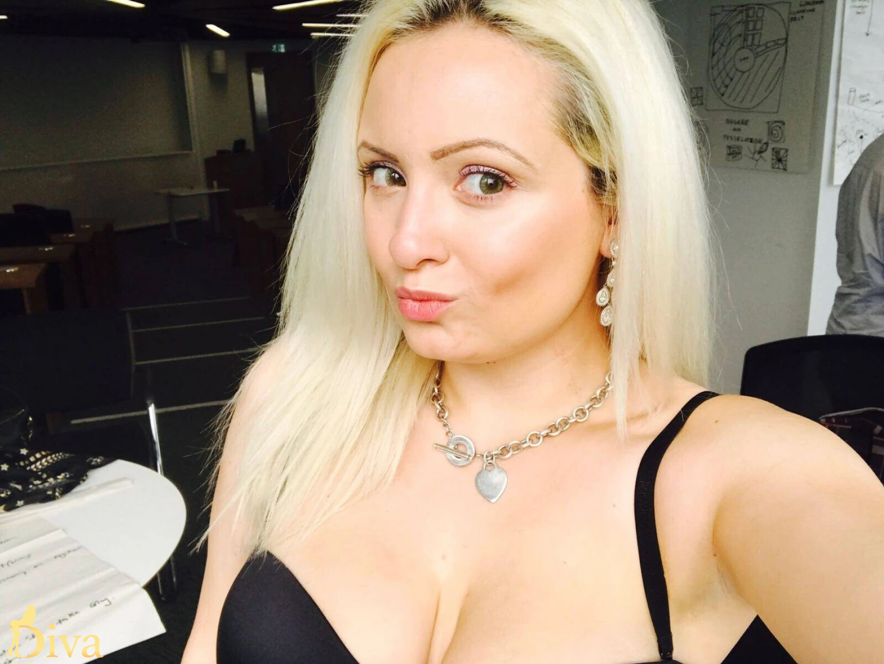 blonde-r16974792650139-0006.jpg