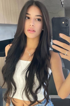 brunette-earls-court-gloucester-road-high-street-kensington-south-kensington-baldina-r17815392685022-0002.jpeg
