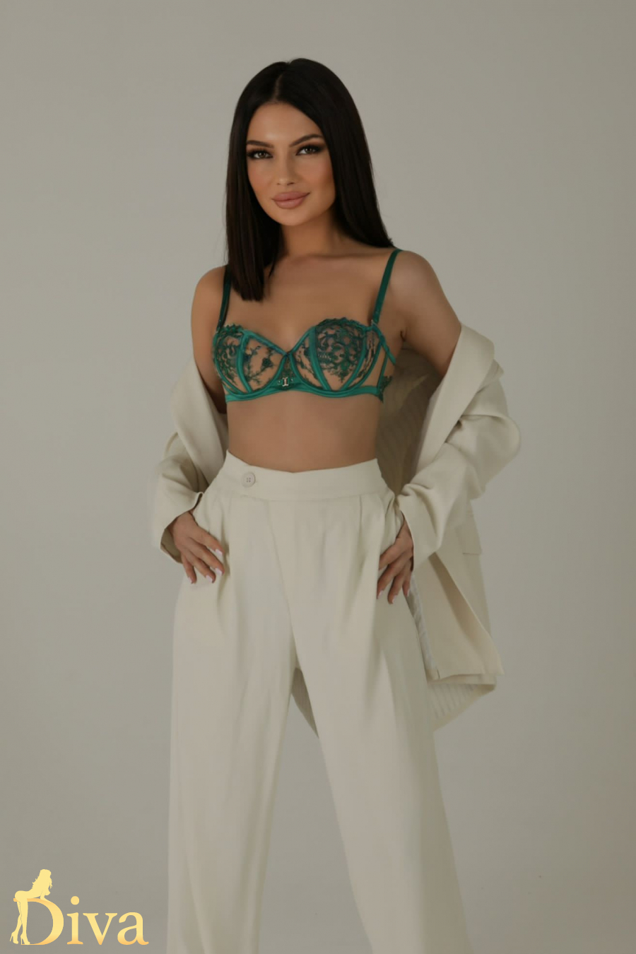 brunette-history-r16973222925527-0003.jpg