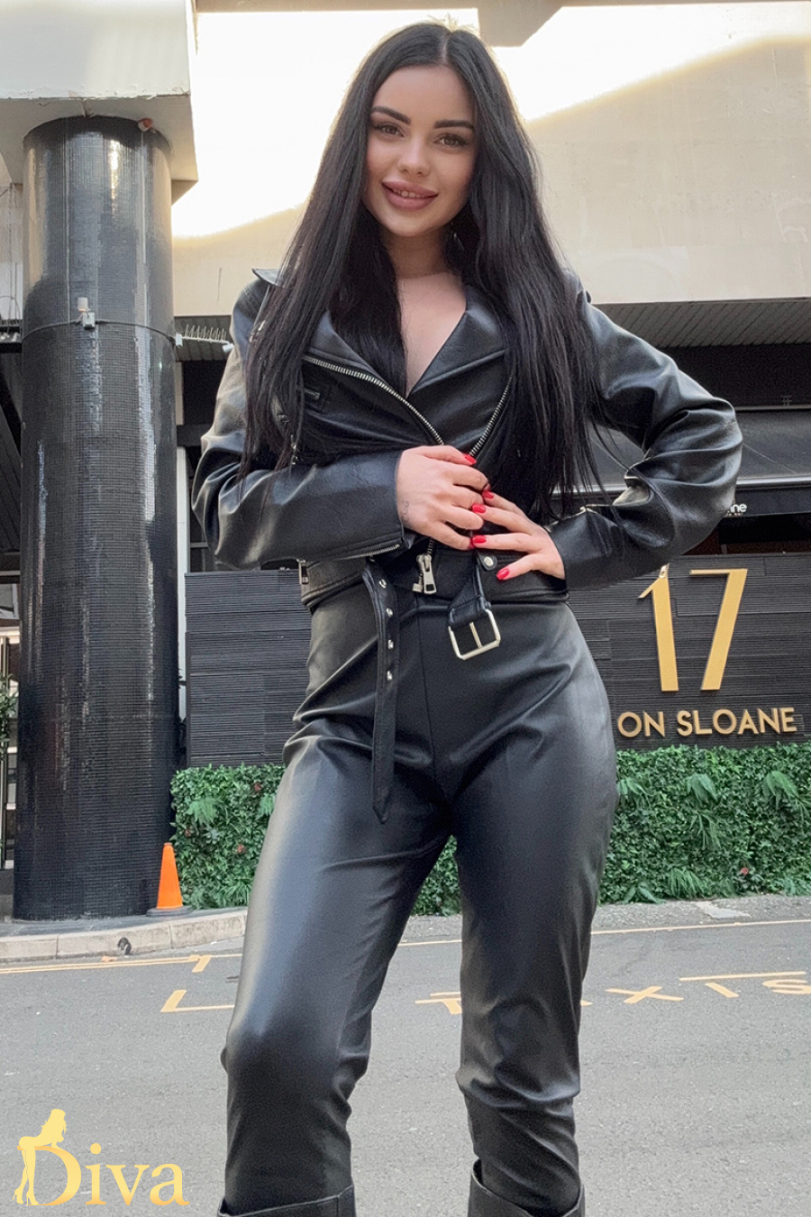 brunette-knightsbridge-sloane-square-hyde-park-corner-perfetti-r17587916268666-0003.jpg