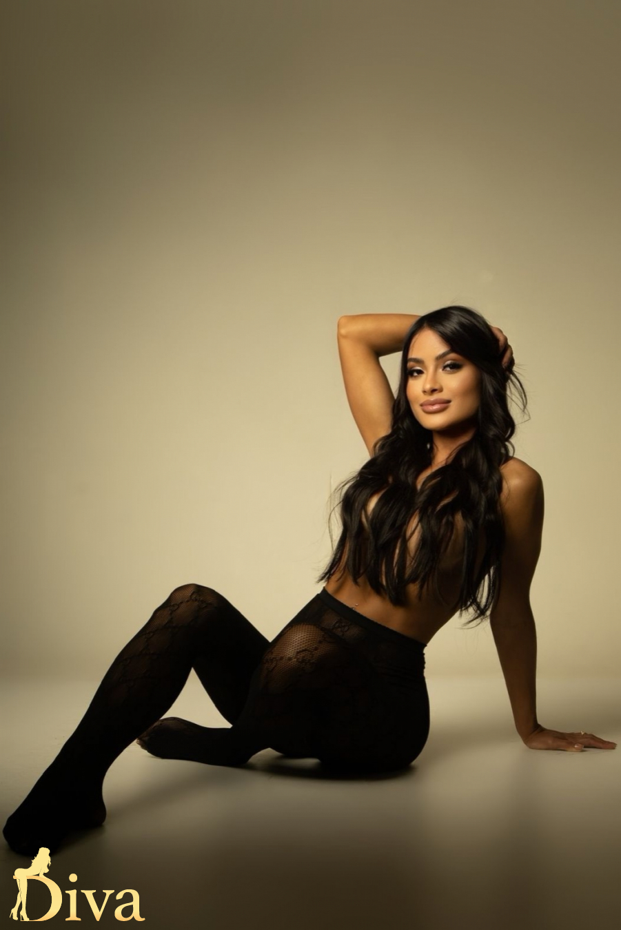 brunette-leicester-square-piccadilly-circus-covent-garden-tottenham-court-road-oxford-circus-eniola-r17739536304944-0001.jpg