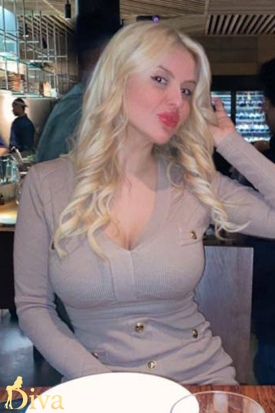 blonde-earls-court-gloucester-road-west-brompton-fernanda-r16973743561020-0001.jpg