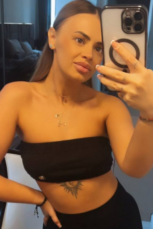 brunette-tottenham-court-road-warren-street-oxford-circus-great-portland-street-euston-square-clarke-r17813409084904-0002.jpg