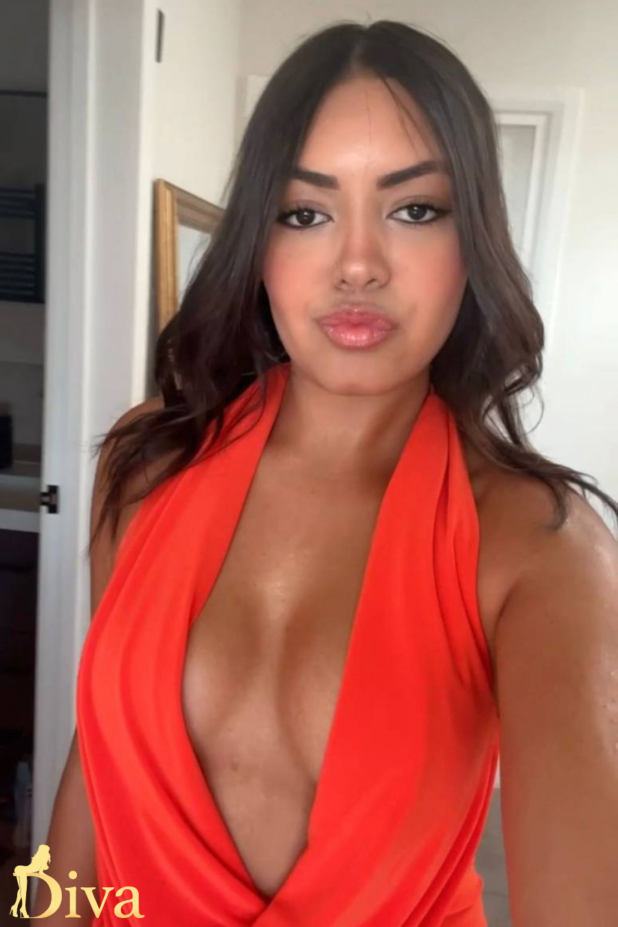 brunette-kensington-olympia-goldhawk-road-shepherds-bush-tissa-r17604343625820-0002.jpg