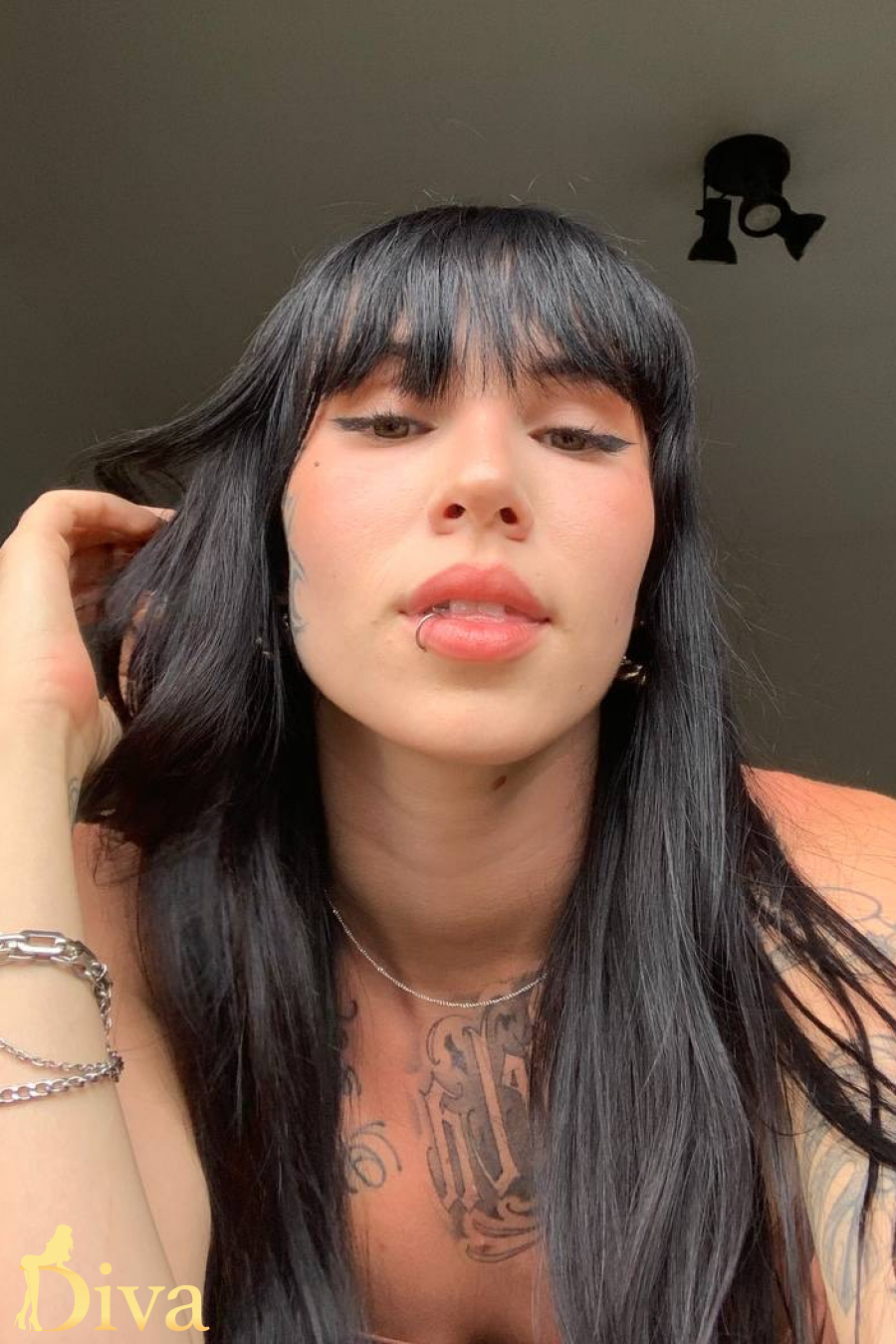 brunette-goodge-street-olysee-r17565724171119-0001.jpeg
