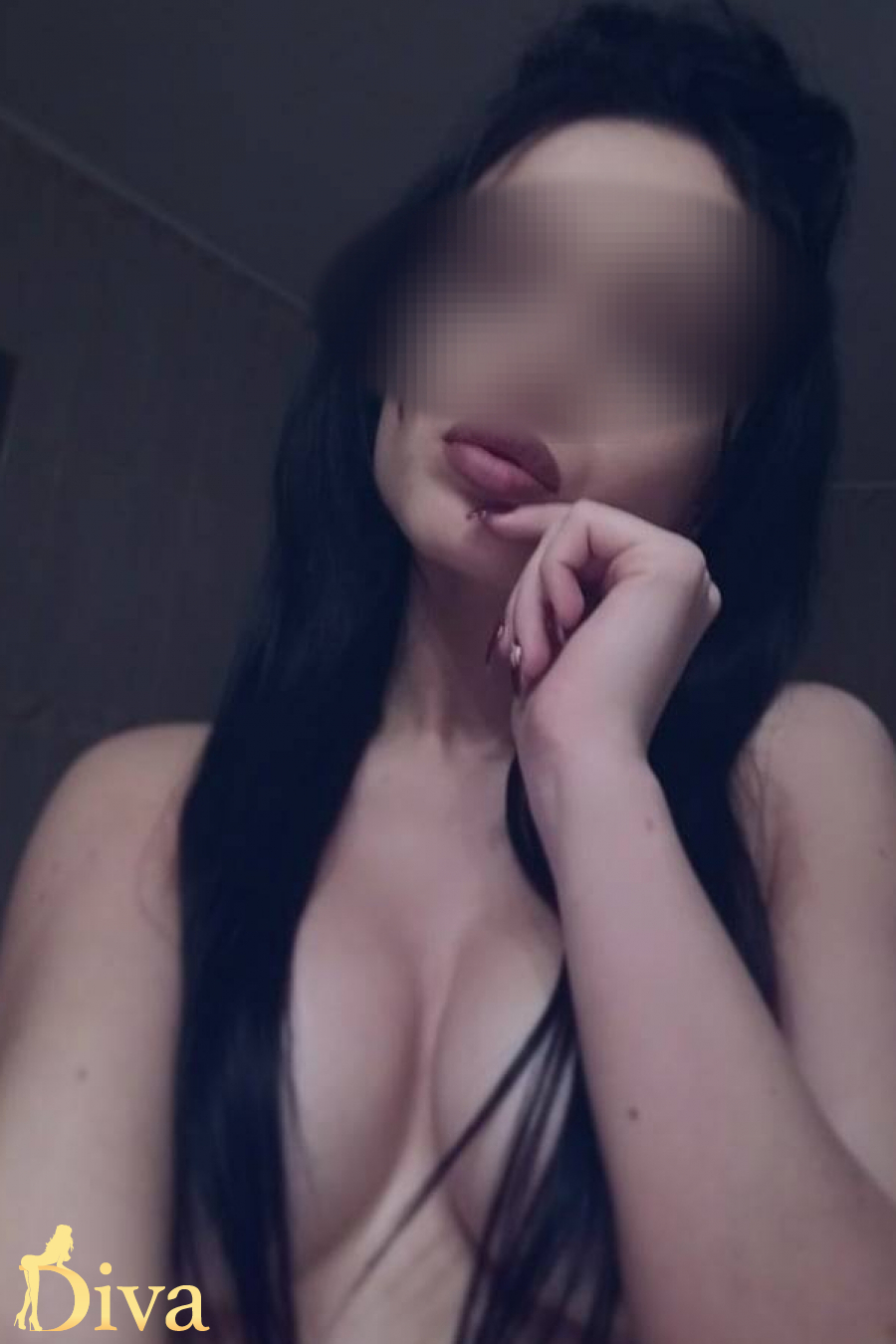 brunette-r16974781993273-0043.jpg