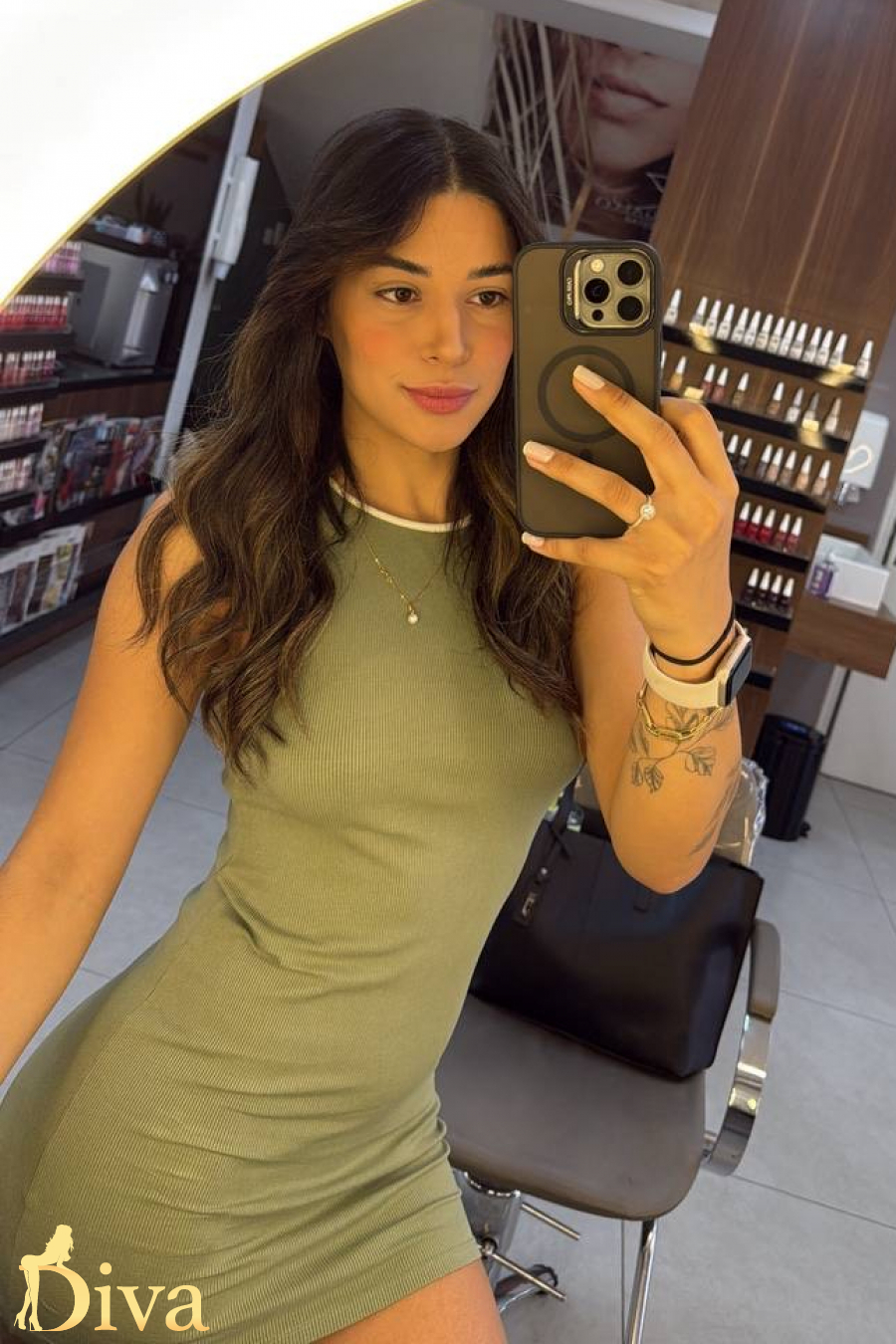 brunette-goodge-street-tottenham-court-road-oxford-circus-great-portland-street-ampala-r17631146780489-0002.jpeg