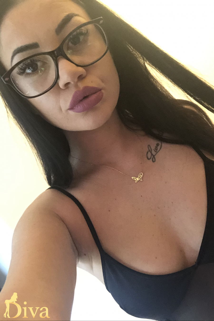 brunette-selestina-r16973357103167-0002.jpeg