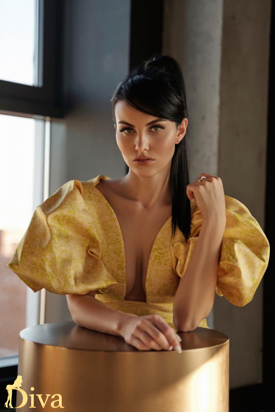 brunette-roxanne-r16973348844513-0004.jpg