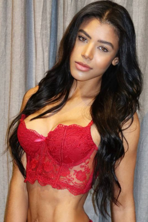 brunette-marylebone-edgware-road-baker-street-branda-r17638353464193-0002.jpg