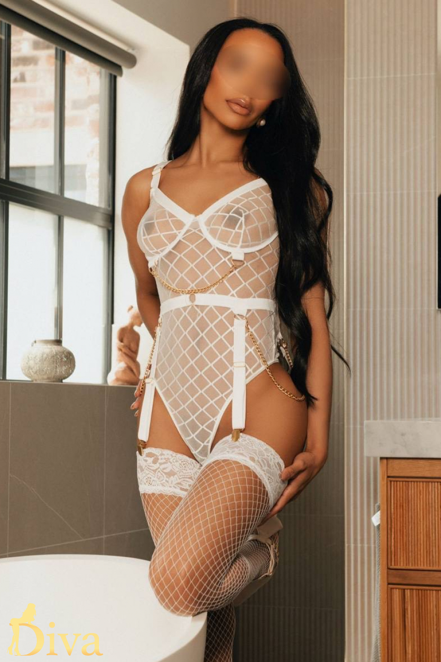 brunette-great-portland-street-regents-park-goodge-street-tigress-r17519971390560-0002.jpeg