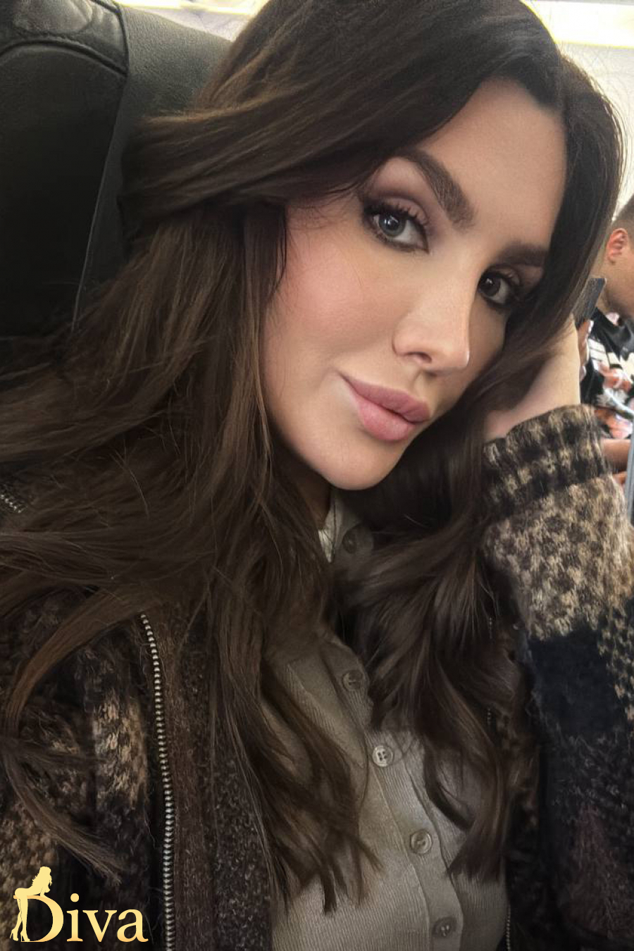 brunette-marble-arch-green-park-bond-street-julvita-r17474011481444-0001.jpg