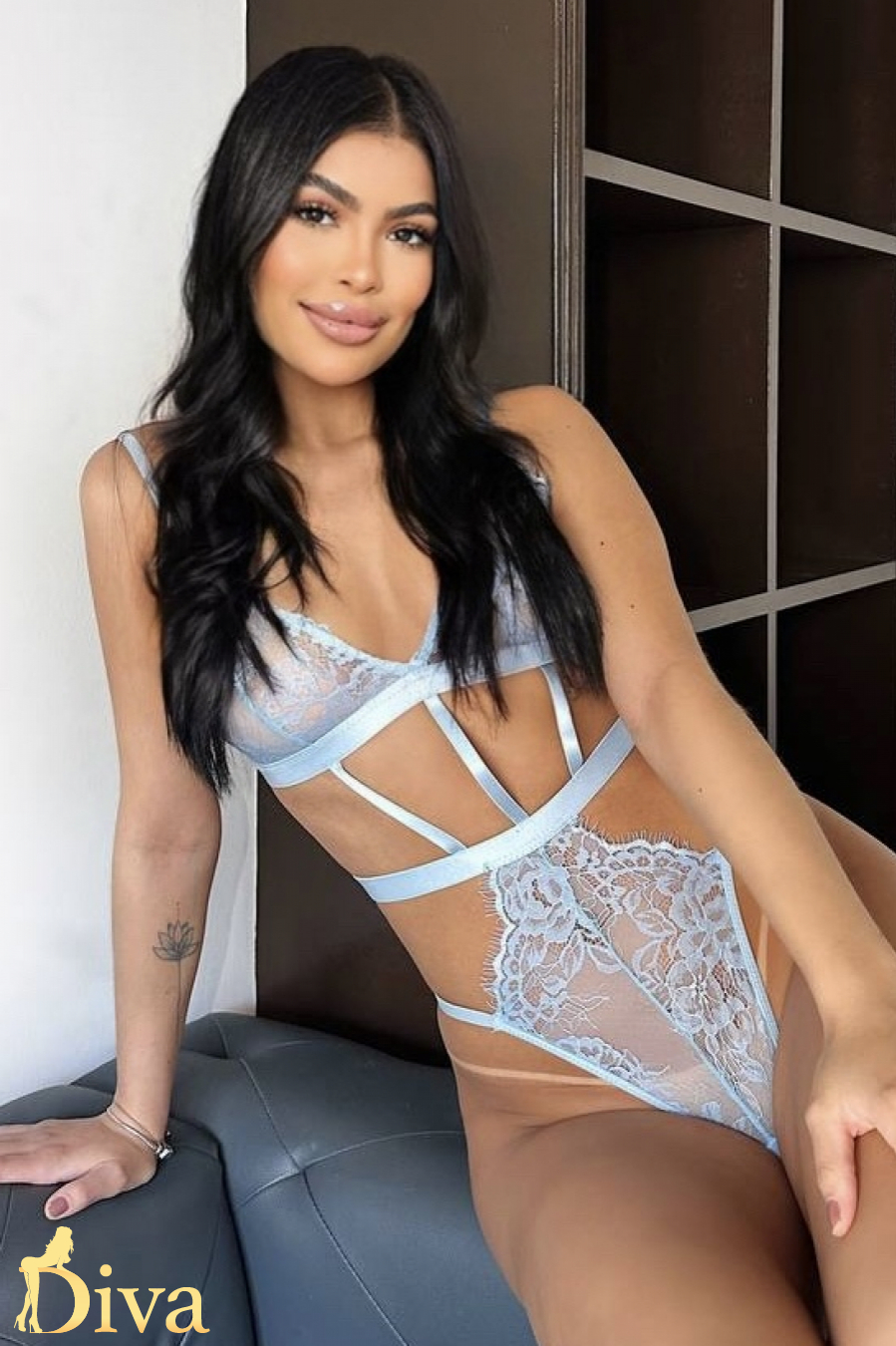 brunette-kensington-olympia-west-kensington-barons-court-burgundy-r17162976545188-0007.jpg