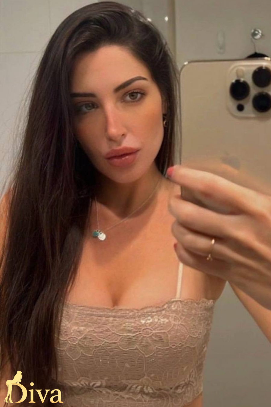 brunette-earls-court-gloucester-road-south-kensington-west-brompton-drama-r17175285312645-0001.jpg